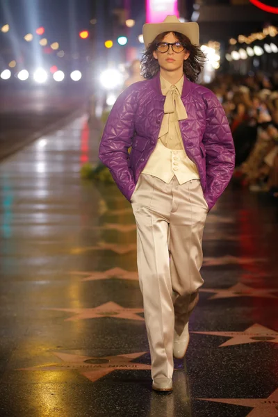 Look 94